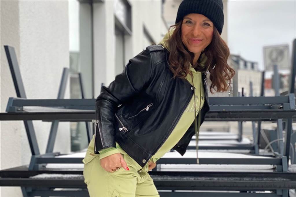 Geschlossene Boutique, aber rappelvoller Supermarkt: „Ich könnte heulen“ In den Geschäften am Phoenix-See ist nicht viel los in diesen Tagen. Hochgestellte Tische beim Isländer werden zur Kulisse für Modefotos.