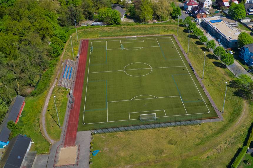Wegen Corona: Alle Castrop-Rauxeler Fußballspiele fallen bis zum 19. April aus In den kommenden Wochen werden alle Castrop-Rauxeler Sportplätze, wie hier die Ickerner Glückauf-Kampfbahn, menschenleer sein.