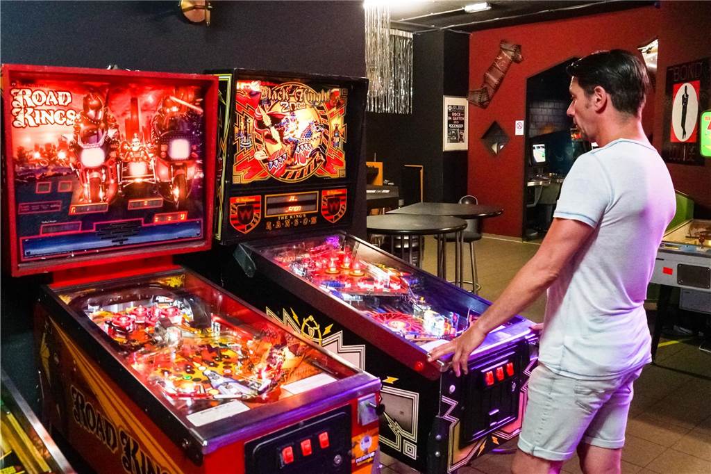 Retro Nerds ziehen ins Next: Alte Videospiele kommen nach Ahaus Flipper und Arcadeautomaten der Retro Nerds