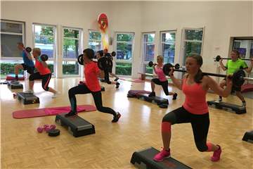 In den Sommerferien laufen die Sportkurse im VfL-Heim weiter. Außerdem gibt es ein kostenloses Sommerspecial auch für Nichtmitglieder.