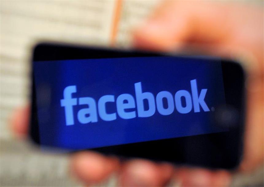 Facebook hat eine Milliarde Nutzer am Tag In den USA verbringen die Nutzer eine von fünf Online-Minuten auf Facebook, meistens auf dem Smartphone.