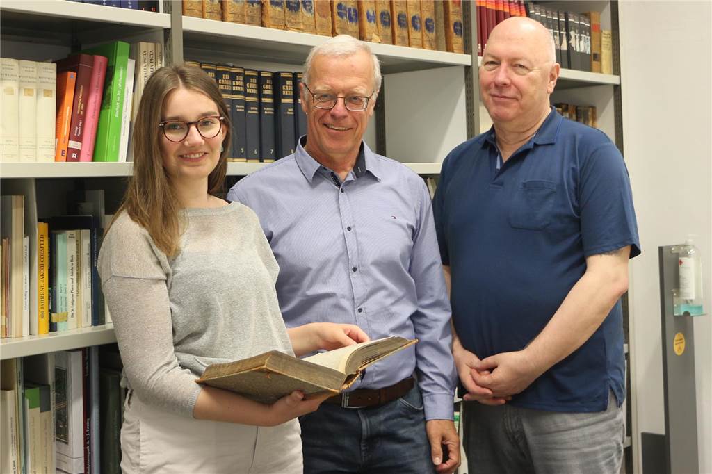 Ulrich Söbbing entwickelte aus trockenen Akten lebendige Geschichte Archivar und seine Nachfolgerin