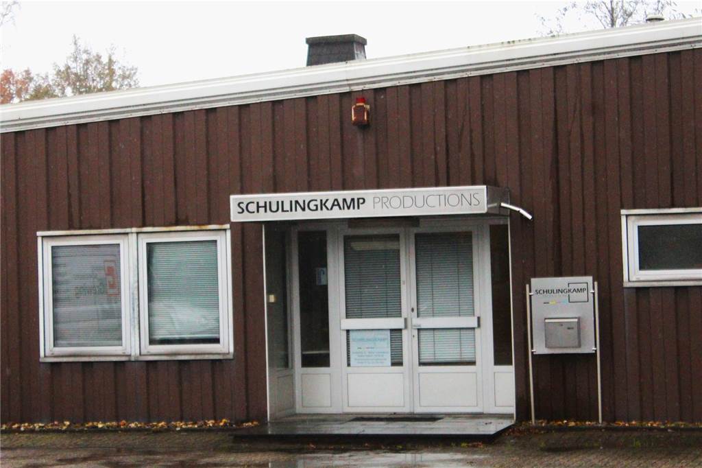 In den vergangenen Wochen ist an der ehemaligen Druckerei Schülingkamp viel passiert. Hier entsteht aktuell eine Flüchtlingsunterkunft.