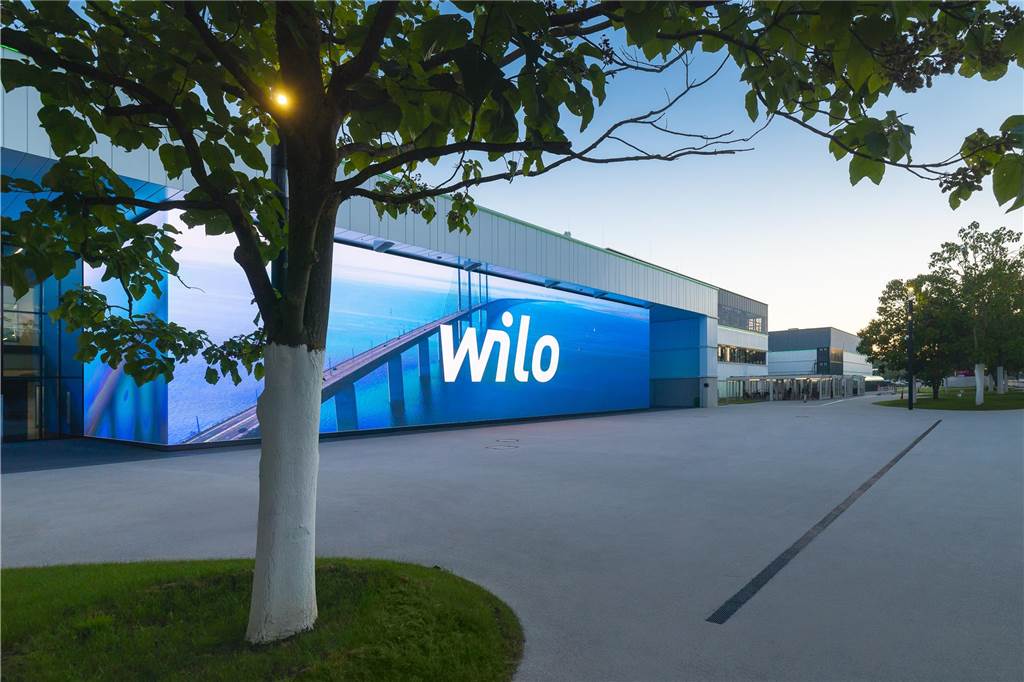 In den Wilo-Park in Dortmund hat das Unternehmen mehrere hundert Millionen Euro investiert.