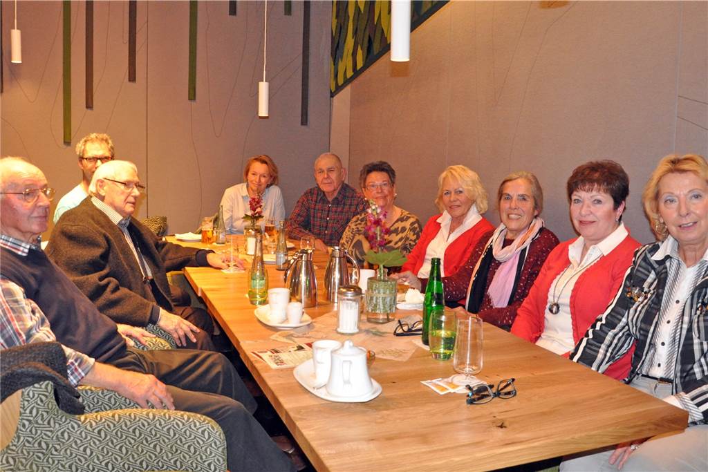 Wer sich in Haltern einsam fühlt, findet hier Hilfe In den Wintermonaten kommen die Teilnehmer zu Kaffee und Kuchen in Pfeiffer´s Sythener Flora zusammen.