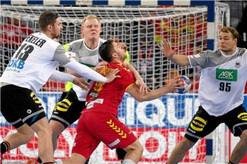 In der Abwehr hat sich die deutsche Handball-Nationalmannschaft verbessert. Gegen Tschechien brauch die DHB-Auswahl unbedingt einen Sieg, ansonsten sinken die Chancen auf das Halbfinale rapide.