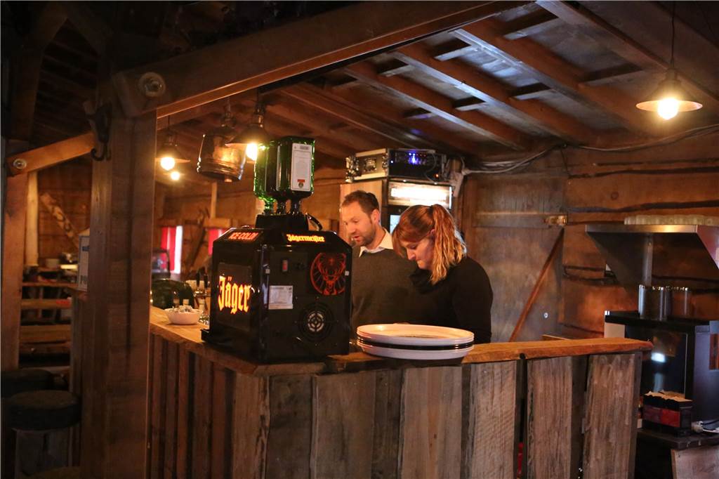 In der „Almhütte“ werden sicher wieder einige Glühweintassen über den Tresen gehen.