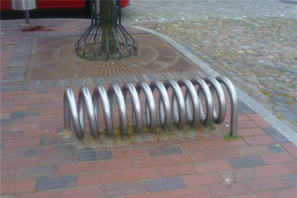 Warum Radfahrer im Verkehr nur eine Nebensache sind In der Altstadt: Solche Spiralen sind unbrauchbar.