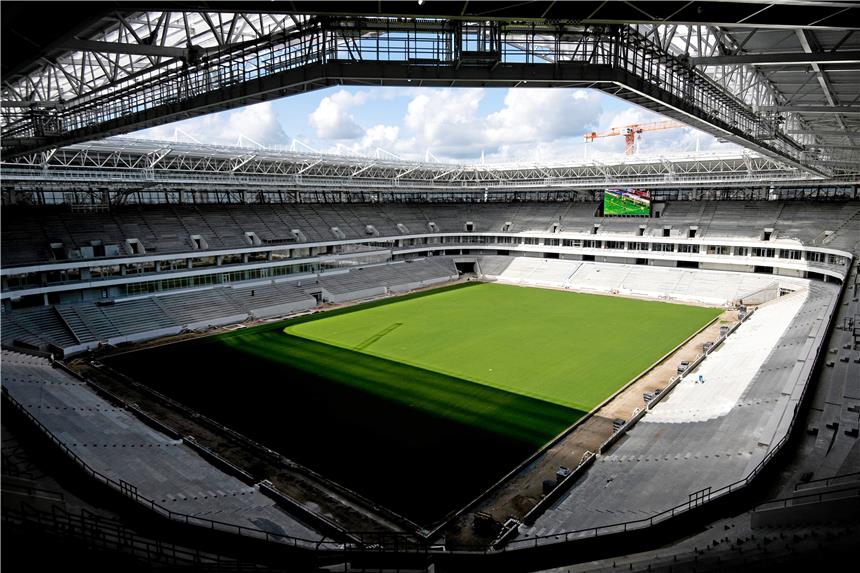 Schalke eröffnet WM-Stadion in Kaliningrad In der Arena in Kaliningrad werden im Sommer auch Spiele der Weltmeisterschaft stattfinden.