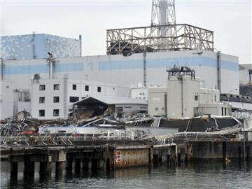 In der Atomruine Fukushima versuchen weiterhin Tausende von Arbeitern, die Lage unter Kontrolle zu bringen. Foto: Japanisches Verteidigungsministerium/JMSDF