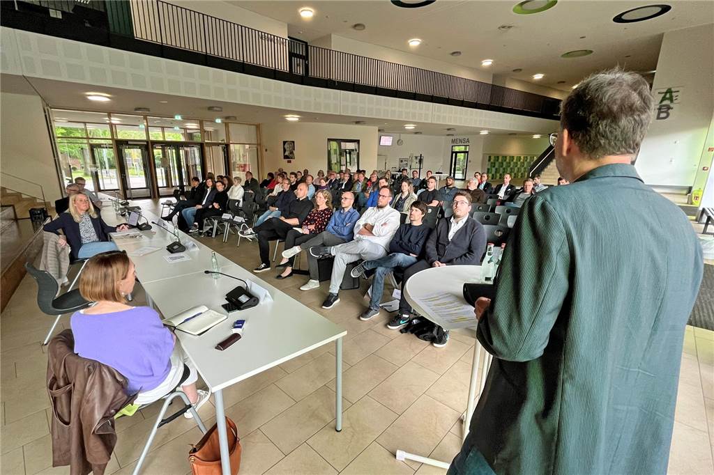 Bürger sollen beim Wohnquartier Bellingholz-Süd ein Wörtchen mitreden In der Aula der Marga-Spiegel-Sekundarschule fand eine Bürgeranhörung zum geplanten Neubaugebiet Bellingholz-Süd statt.