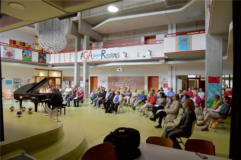 In der Aula des Gymnasium Altlünens fand im Juni 2021 die musikalische Veranstaltung "Saite an Seite" statt. Nach den Sommerferien soll es weitere Schülerkonzerte der Musikschule Lünen geben.
