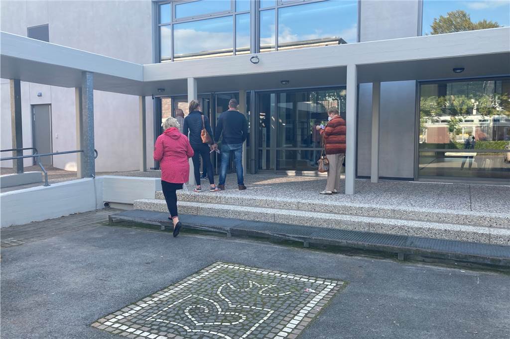 Konzert in Aula Herbern bietet Jimi Hendrix auf Plattdeutsch: „Hey Jopp“ In der Aula in Herbern können die Gäste am 30. Oktober Rock-Songs in plattdeutscher Sprache erleben.