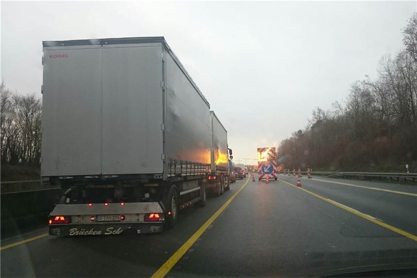 In der Baustelle auf der A1 bei Schwerte war am Donnerstag nur eine Spur frei.