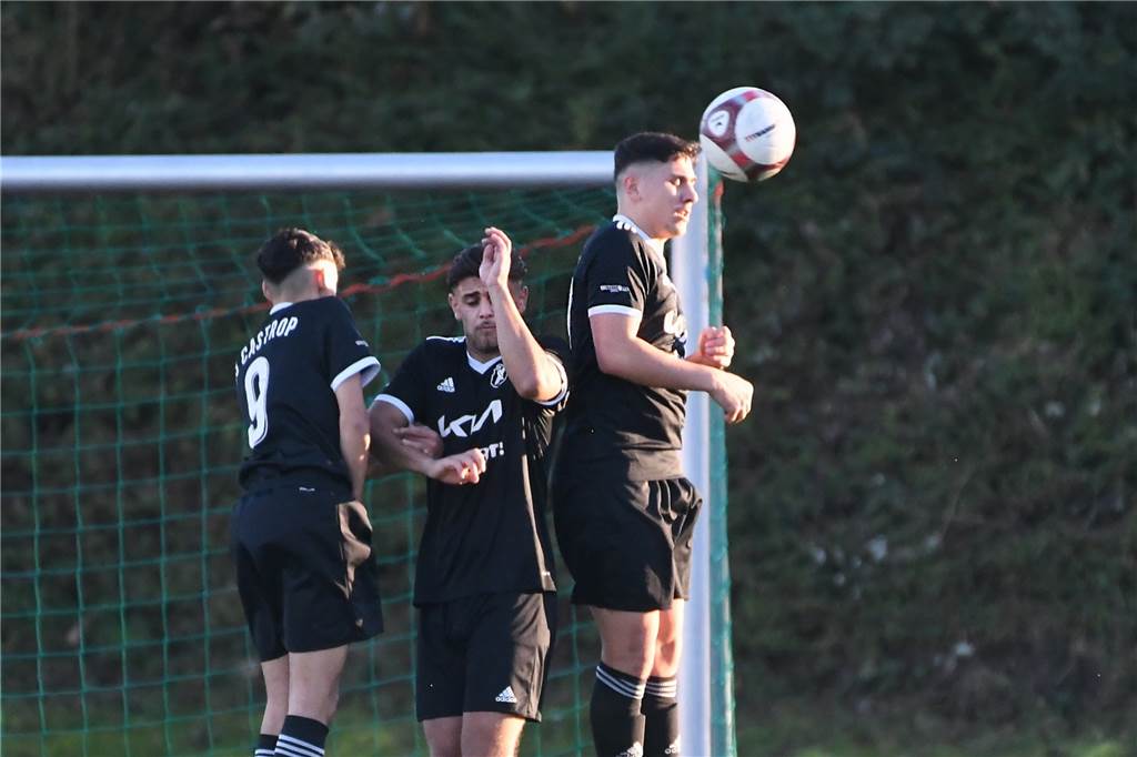 In der Bezirksliga kam die SG Castrop nach einem 0:2 gegen Schlusslicht TuS Hattingen zu einem 2:2.