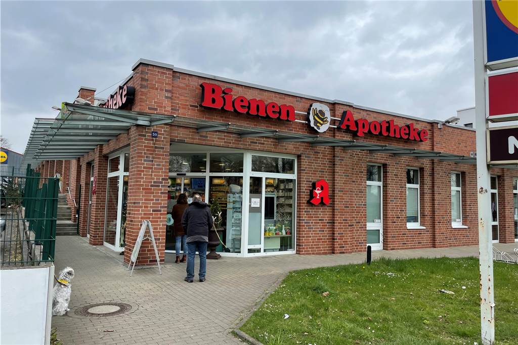 Medikamenten-Rezepte per App: Dortmunder Apotheke erklärt, wie es geht In der Bienen-Apotheke auf der Husener Straße sind bereits alle Angestellten geschult, um neben den rosafarbenen Rezepten auch die digitalen Verschreibungen anzunehmen.