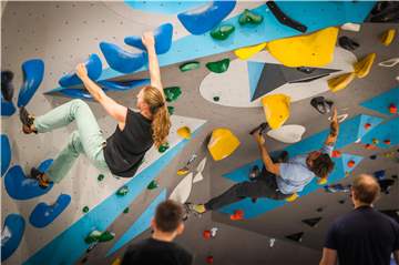 In der Boulderwelt zeigen die besten deutschen Boulder ihr Können und kämpfen gleichzeitig um den Meistertitel.