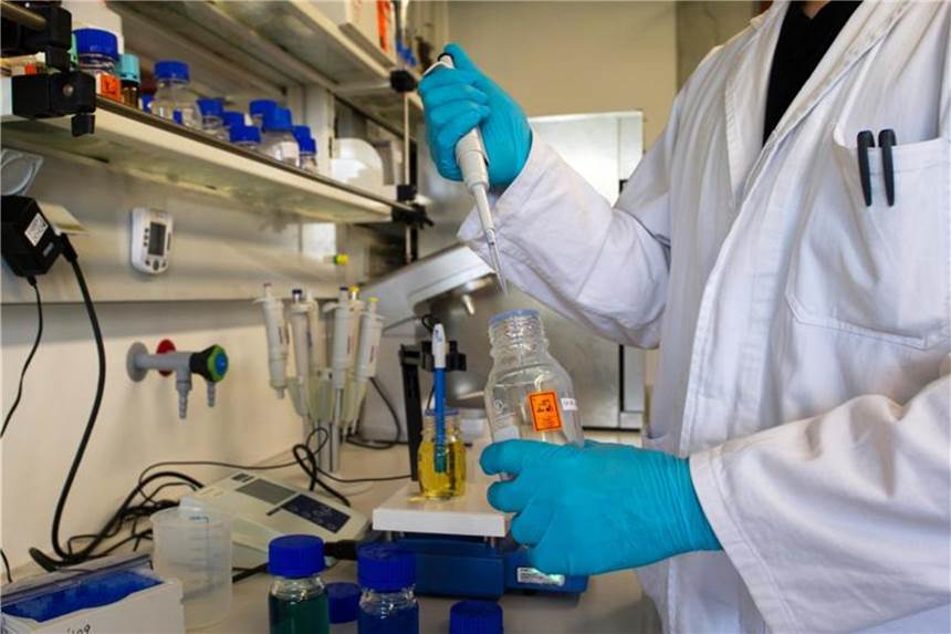 Chemiebranche steigert Forschungsausgaben auf Rekord In der Chemiebranche arbeiten rund 41.000 Beschäftigte in Forschung und Entwicklung. Foto: Arno Burgi/Symbolbild