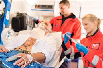 In der Corona-Pandemie zögern Notfallpatienten vermehrt über die 112 den Rettungsdienst zu rufen. Das kann fatale Folgen haben. 