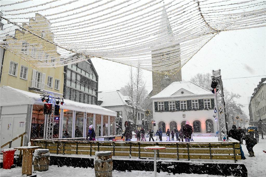 Energiesparen: Städte reagieren unterschiedlich auf die Krise In der Dorstener Innenstadt gibt es seit Jahren eigentlich eine Eisbahn zum Schlittschuhlaufen. Auf die verzichtete die Stadt in diesem Winter, um Energie zu sparen.