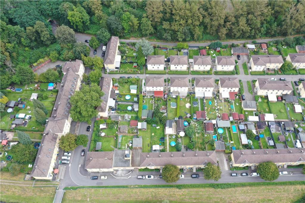 Vivawest-Mieter bangen um ihr Zuhause: „Das wäre mein Untergang“ In der Dorstfelder Tremonia-Siedlung bereitet Vivawest den Verkauf von rund 100 Wohnhäusern vor. Dafür werden die Grundstücke neu geordnet, so dass sich die Garten-Grenzen verändern. Die Mieter müssen Terrassen und Gartenhäuschen versetzen oder ganz zurückbauen.
