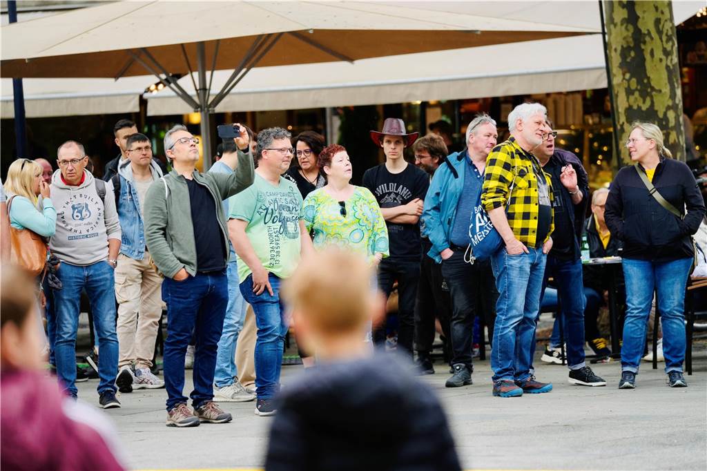 In der Dortmunder nnenstadt mischten sich ab dem Nachmittag Dortbunt-Besucher und BVB-Fans.