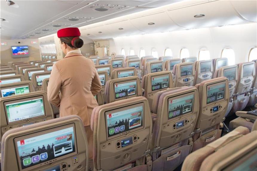 Welche Sitzabstände bieten Airlines? In der Economy-Klasse müssen sich Passagiere meist mit weniger Beinfreiheit begnügen. Bei Emirates (im Bild) sind es zwischen 81 und 84 Zentimeter. Foto: Klaus-Dietmar Gabbert