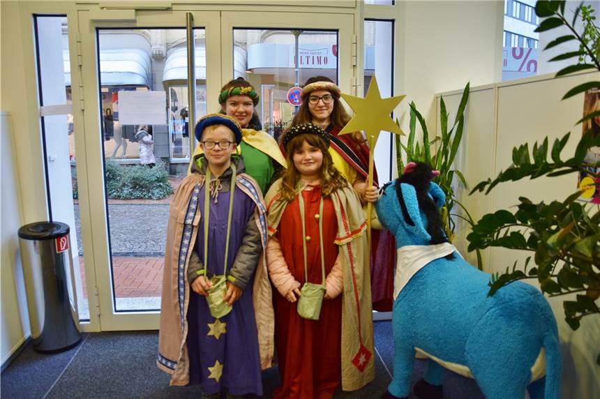 Dieses Wochenende: Sternsinger-Aktion in Castrop-Rauxel sammelt für Libanon In der ersten Januar-Woche sind traditionell die Sternsinger unterwegs. In unserer Redaktion war wieder eine Gruppe der Lambertus-Gemeinde zu Besuch.