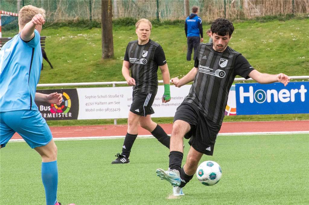 In der ersten Minute ging der TuS Sythen II in Führung, danach traf aber nur noch der SV Lippramsdorf II: 6:1 für den LSV hieß es am Ende im Derby in der Kreisliga C2.