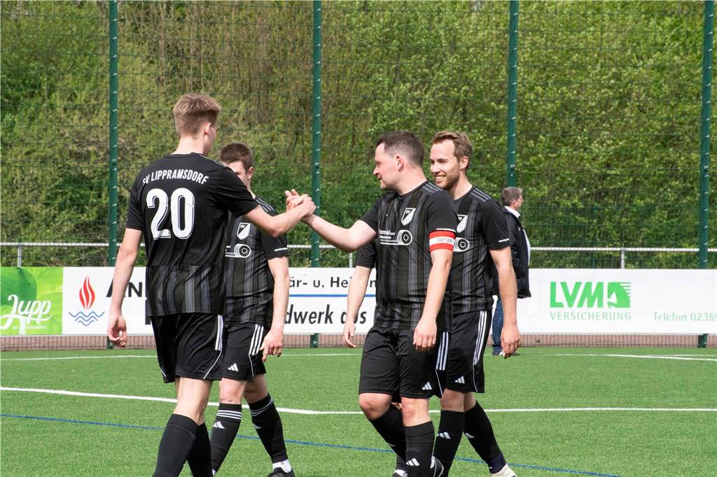 In der ersten Minute ging der TuS Sythen II in Führung, danach traf aber nur noch der SV Lippramsdorf II: 6:1 für den LSV hieß es am Ende im Derby in der Kreisliga C2.