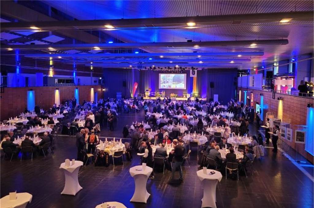 450 Menschen feiern das Ehrenamt: Viele Menschen wurden ausgezeichnet In der Europahalle wurden am Samstag Preise für ehrenamtlich tätige Castrop-Rauxeler verliehen.