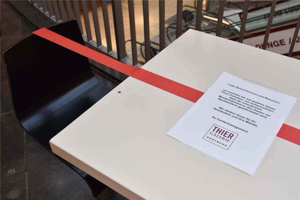 Thier-Galerie bleibt vorerst geöffnet – aber weitere Läden darin sind geschlossen In der Food-Lounge werden Vorkehrungen getroffen, um trotzdem Gäste bewirten zu können.