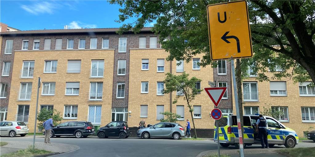 Erstochene Frau in Lünen: Tatverdächtiger sitzt noch in Untersuchungshaft In der Friedrichstraße in Lünen wurde am 20. Juni eine tote Frau mit mehreren Messerstichen gefunden. Der festgenommene Tatverdächtige ist weiterhin in Gewahrsam.