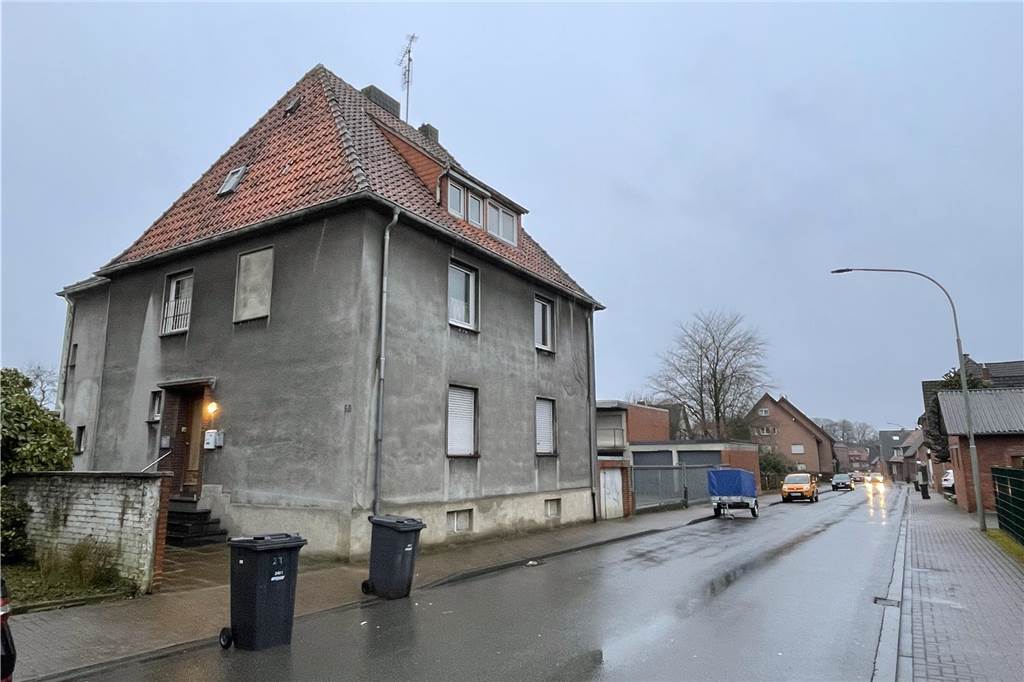 Stadtlohner bedrohen, rauben, schlagen zu: „Wodka, Gras und Koks“ im Spiel Die Gemeinschaftsunterkunft an der Klosterstraße in Stadtlohn. Dort sollen die Stadtlohner einen Bewohner bedroht habenn.