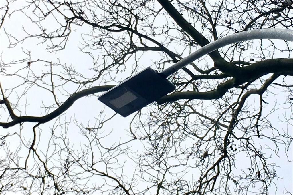Warum Straßenlaternen in Dortmund manchmal tagsüber leuchten In der gesamten Stadt werden alte Laternen durch die neuen LED-Versionen ausgetauscht.