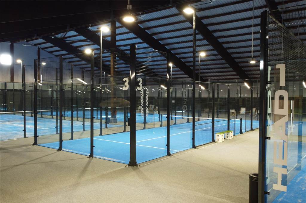 Neuer Padel-Anbieter in Werne trägt erste Stadtmeisterschaften aus In der Halle gibt es mehrere Courts.