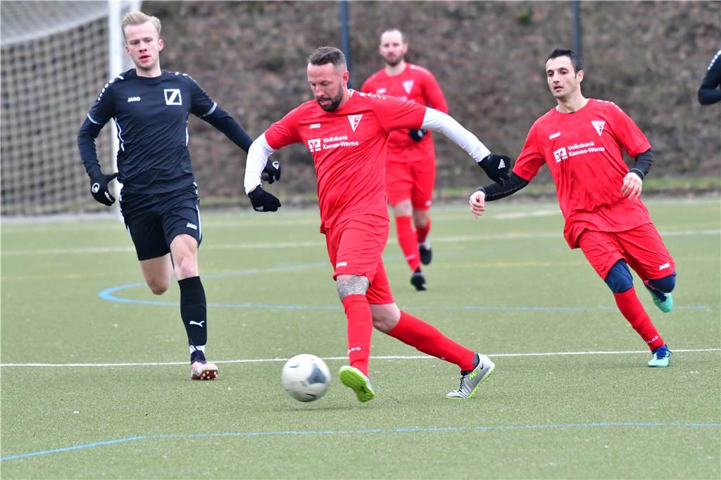 In der Halle und auf den Fußballplätzen fanden am Wochenende in Werne und Stockum einige Spiele statt.