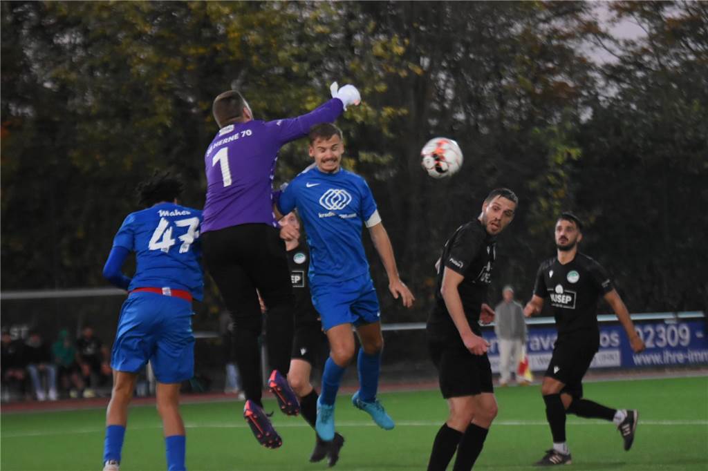 Entlassung, Rücktritt, Verlängerung: Weitere Trainer-Entscheidungen in der Bezirksliga 9 In der Hinrunde verlor der VfB Waltrop gegen den abstiegsbedrohten SG Herne 70 zu Hause mit 0:3. Im Rückspiel in Herne steht bei der SG nicht mehr Trainer Roger Petzke an der Linie.