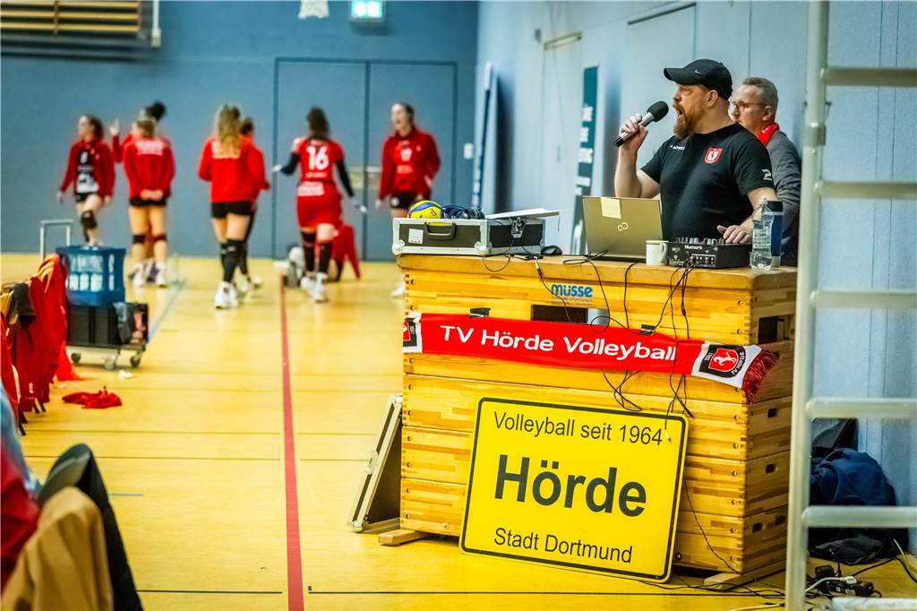 „ich kann mir das bei bestem Willen nicht vorstellen“: illegale Sportwetten im Amateursport Der Hallensprecher des TV Hörde in Aktion.