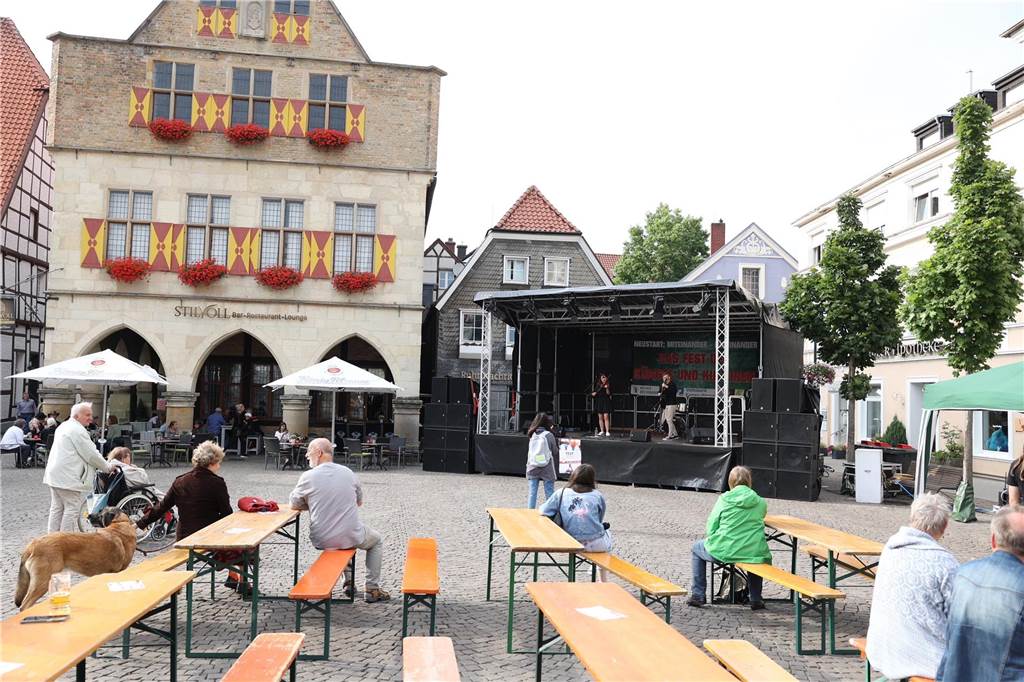 In der Innenstadt ist das Fest der Künste und der Kulturen.