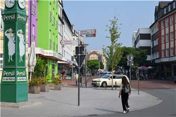 In der innerstädtischen Münsterstraße gibt es zu wenig Kurzzeitparkplätze, sagt der City-Ring. Die Verwaltung favorisiert eine komplette Umgestaltung.
