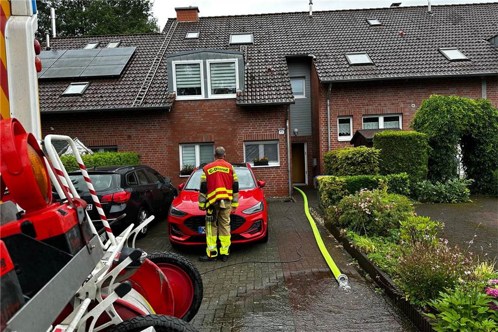 Starkregen sorgt für Einsätze: Überflutete Straßen, Keller und Gullys In der Jägerstraße musste ein Keller leer gepumpt werden.