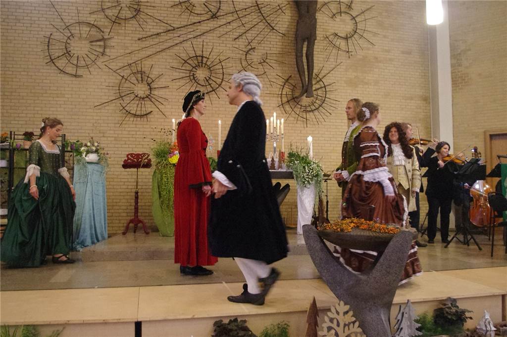 Wie klang Musik vor 500 Jahren? Embiscara reist in die Vergangenheit In der Johanneskirche treten nicht nur zwei Musikgruppen auf. Auch Tänzerinnen und Tänzer werden zu der Musik tanzen, wie hier bei einem Auftritt vor der Corona-Pandemie.