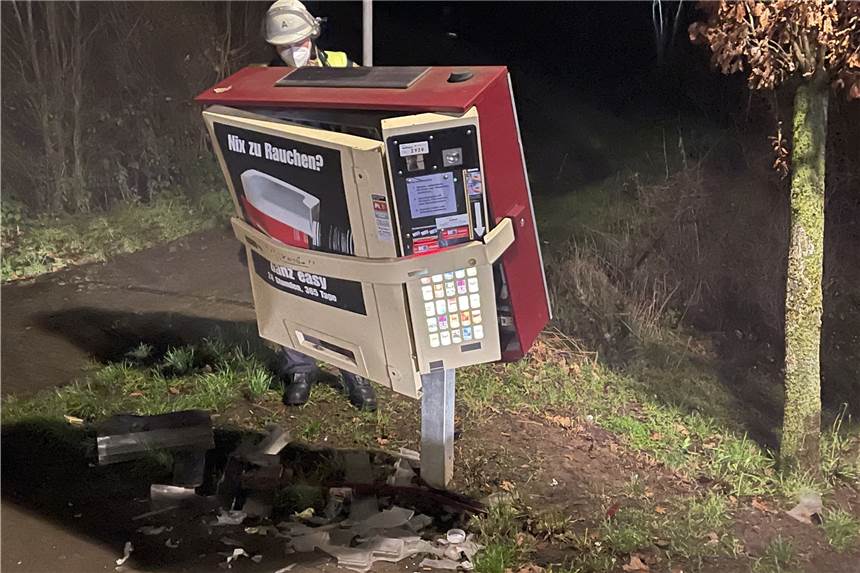 Kriminelle brechen drei Zigarettenautomaten in Ascheberg und Nordkirchen auf In der jüngsten Vergangenheit häufen sich die Meldungen, dass Zigarettenautomaten wie hier in Coesfeld aufgebrochen wurden. Nun wurden gleich drei Automaten in Ascheberg und Nordkirchen aufgehebelt.