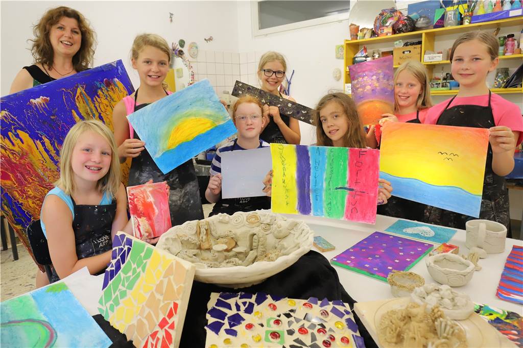 Mit Karte: Kindergeburtstag im Kreis Unna - hier finden Sie geeignete Locations In der Jugendkunstschule Unna können Kinder kreative Geburtstagspartys feiern - gestalterisch oder auf der Theaterbühne.