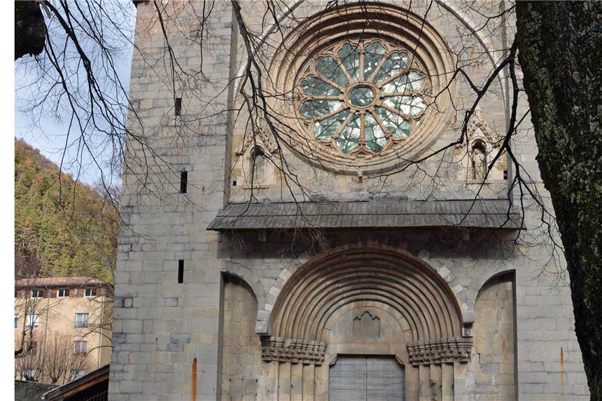 In der Kathedrale von Digne-Les-Bains findet am dritten Jahrestag ein Gedenkgottesdienst statt.