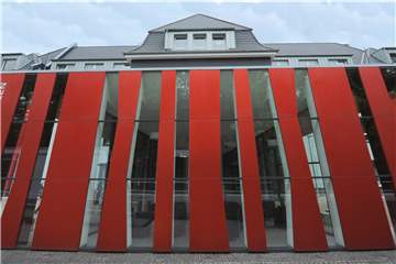 In der Klinik am Park in Lünen-Brambauer wird ein neues Impfzentrum eingerichtet, das aber nur von der Ferigestraße aus zugänglich ist. Termine können online gebucht werden.