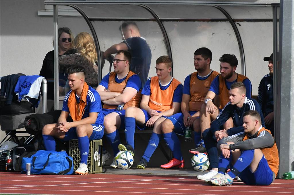 In der Kreisliga B gewann der VfB Habinghorst II (8.= deutlich das Derby bei der SG Castrop II (14.) mit 4:1 (2:0). Die VfB-Trainer Sebastian Janas und Tommy Kantzke schossen dabei jeweils zwei Tore. Das SG-Ehrentor erzielte Tobias Wilner per Elfmeter.