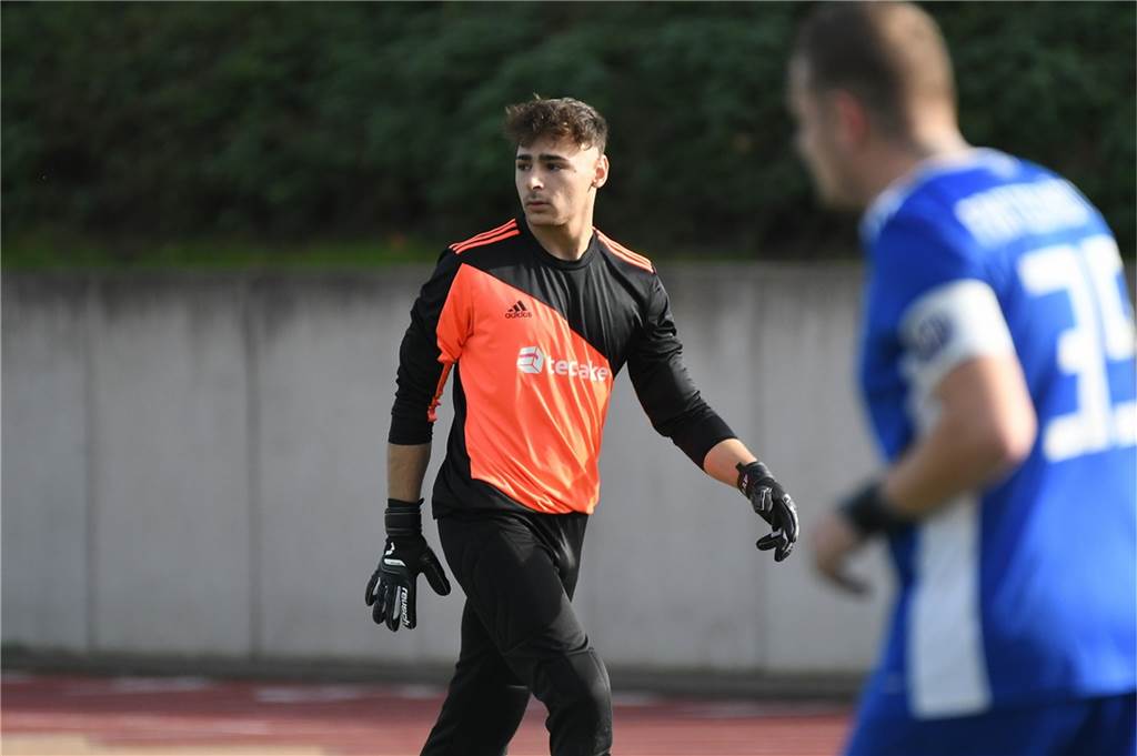 In der Kreisliga B gewann der VfB Habinghorst II (8.= deutlich das Derby bei der SG Castrop II (14.) mit 4:1 (2:0). Die VfB-Trainer Sebastian Janas und Tommy Kantzke schossen dabei jeweils zwei Tore. Das SG-Ehrentor erzielte Tobias Wilner per Elfmeter.