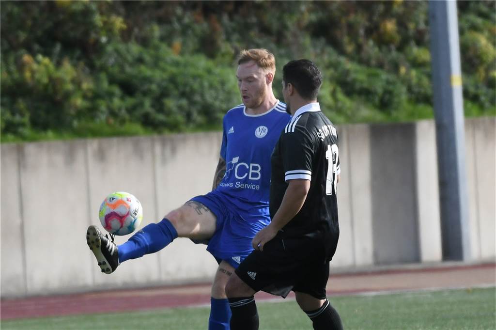 In der Kreisliga B gewann der VfB Habinghorst II (8.= deutlich das Derby bei der SG Castrop II (14.) mit 4:1 (2:0). Die VfB-Trainer Sebastian Janas und Tommy Kantzke schossen dabei jeweils zwei Tore. Das SG-Ehrentor erzielte Tobias Wilner per Elfmeter.